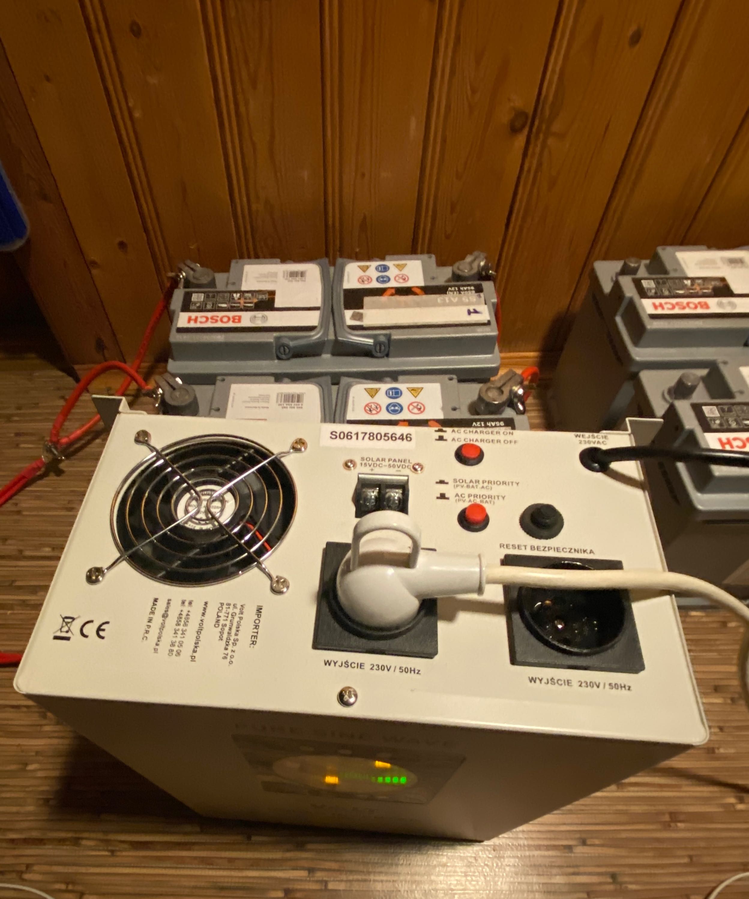 Інвертор 12/220В VOLT Sinus PRO 1000S 12V з сонячним MPPT контролером