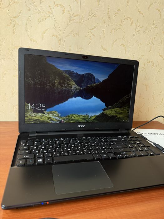 Ноутбук acer E5-521 з мишкою