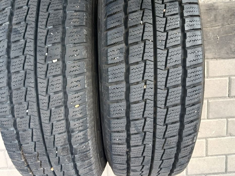 Para opon 205/65R15C Hankook Winter RW06