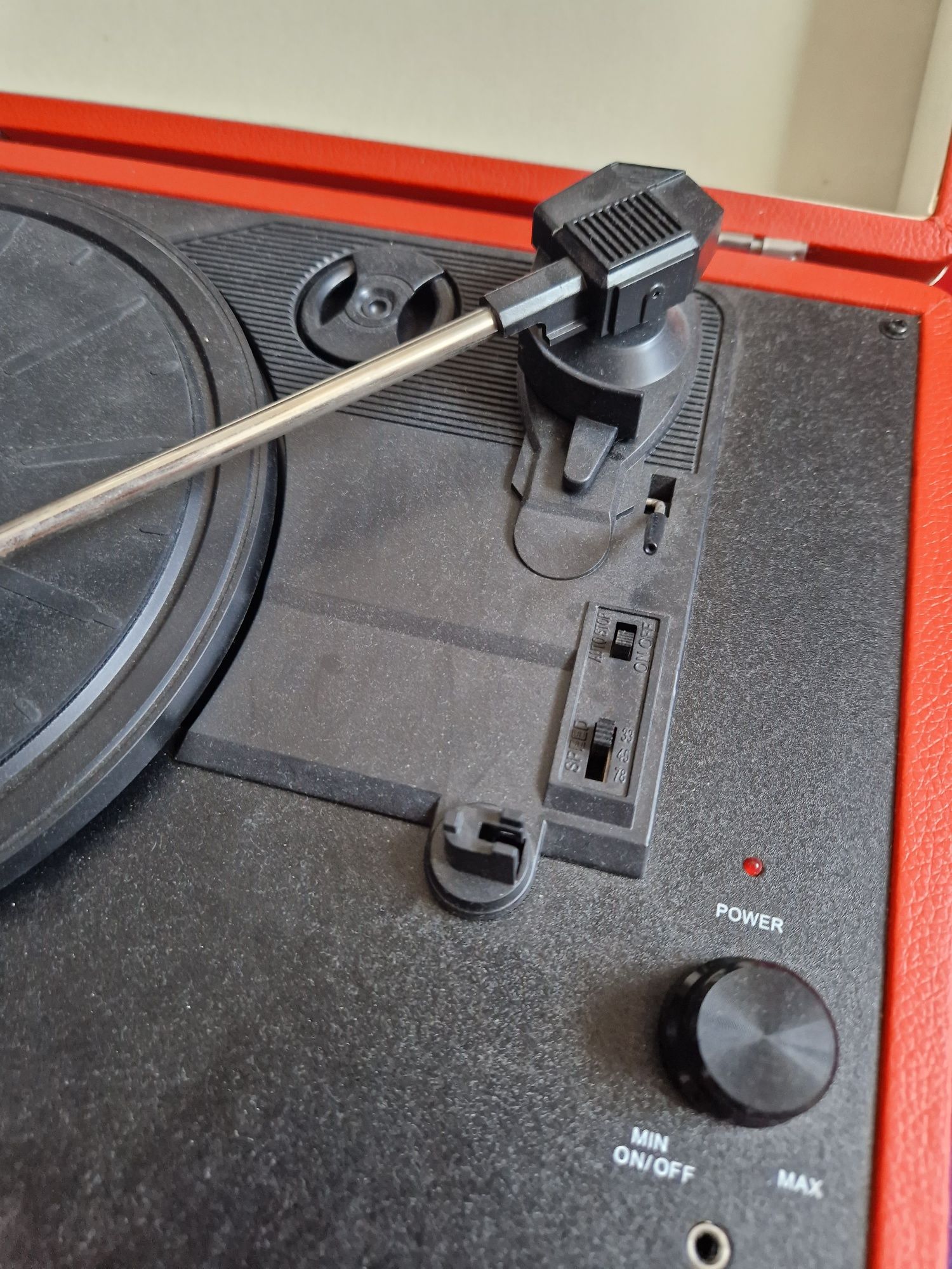 Gramofon Crosley Cruiser Deluxe Red.
