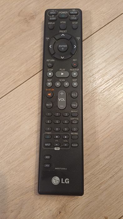 Zestaw kina domowego LG HT93 z kompletem głośników