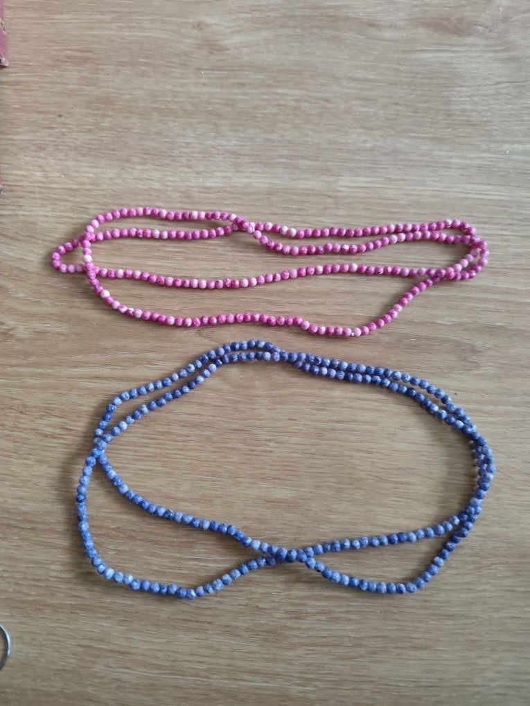 Colares missangas cor rosa e roxo