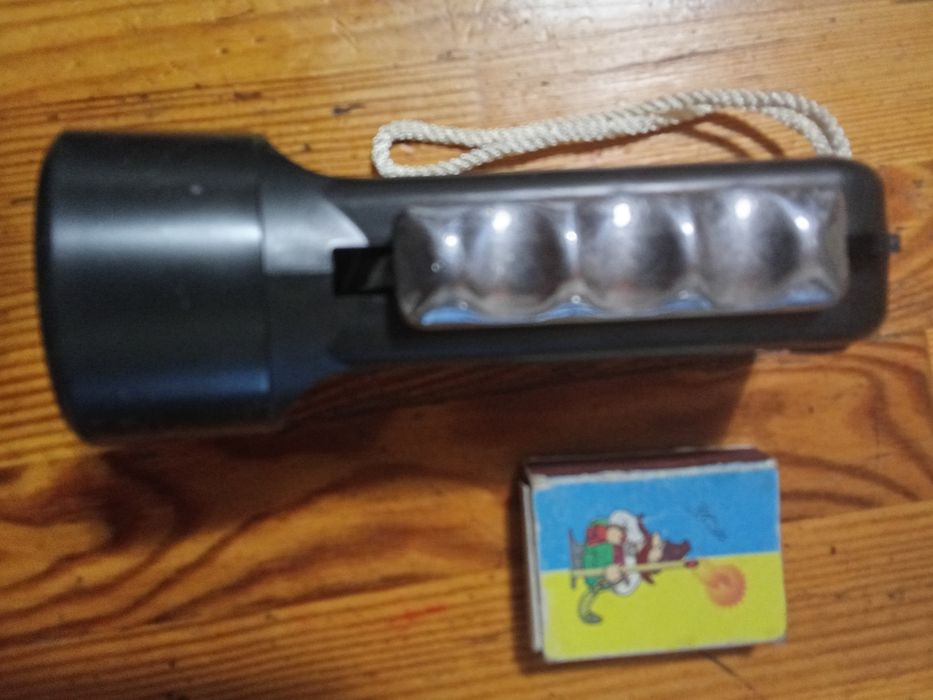 Фонарик ручной динамический , жук , жучок.