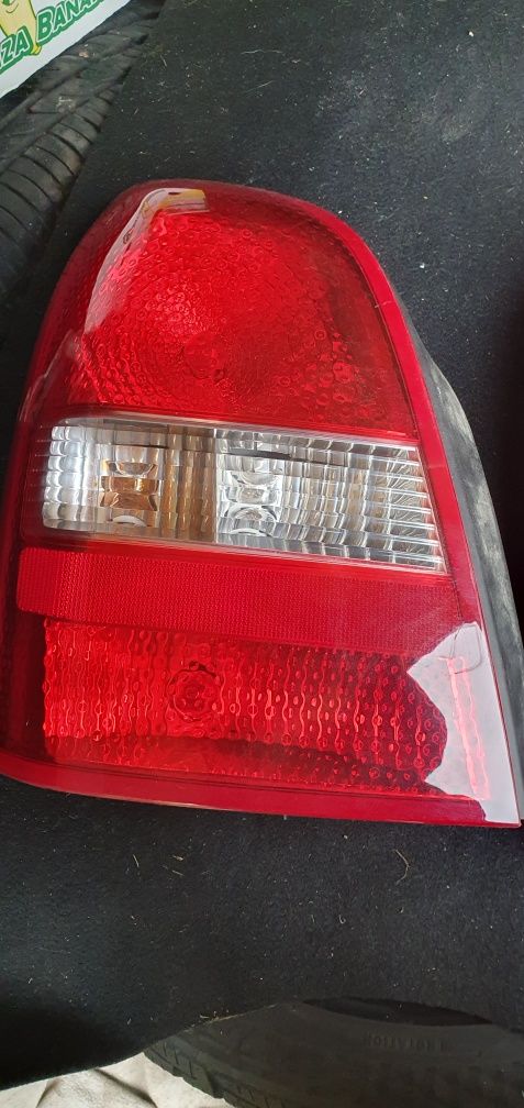 Lampa tylna lewa nissan primiera  P12 sedan