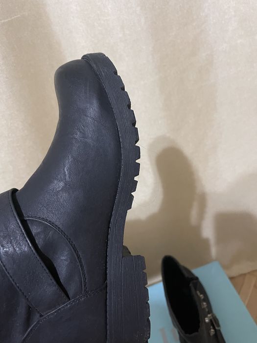 Новые ботинки на массивной подошве 40 размер
