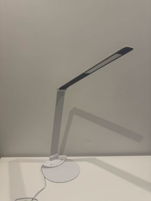 Candeeiro branco para secretária