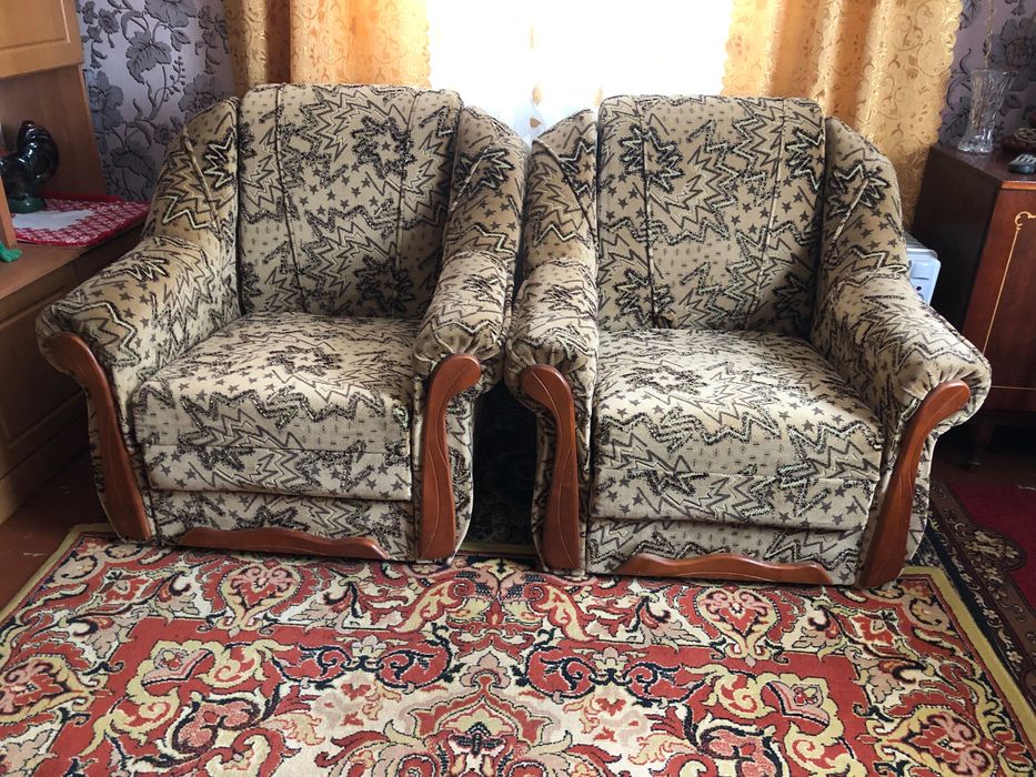 Диван та 2 розкладних крісла