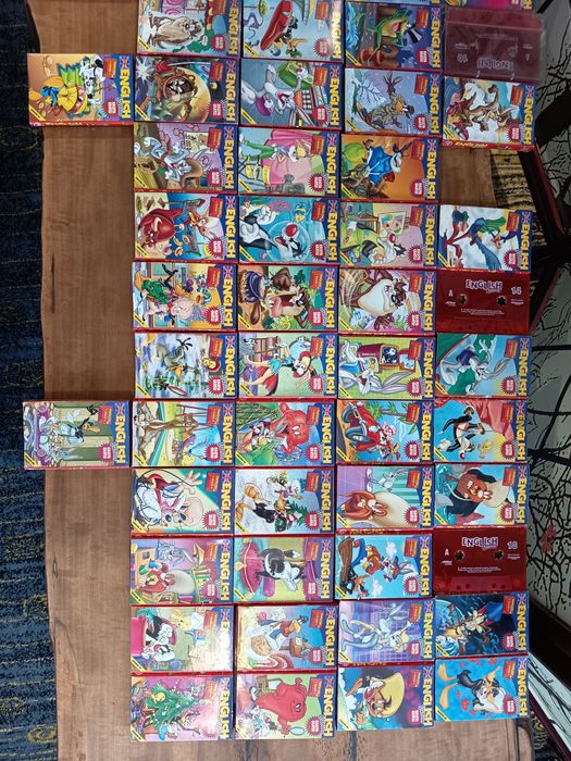 English Junior wszystkie 4 segregatory z czasopismami i kasetami