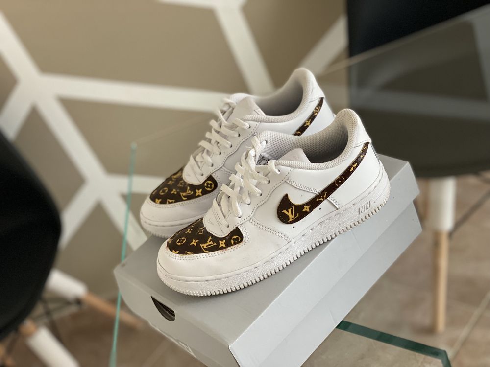 NIKE AIR FORCE x LOUIS VUITTON