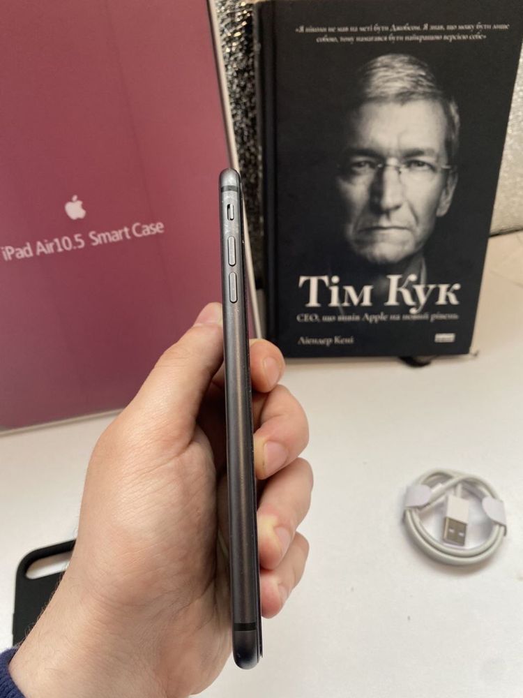 Продам термінового iphone8+