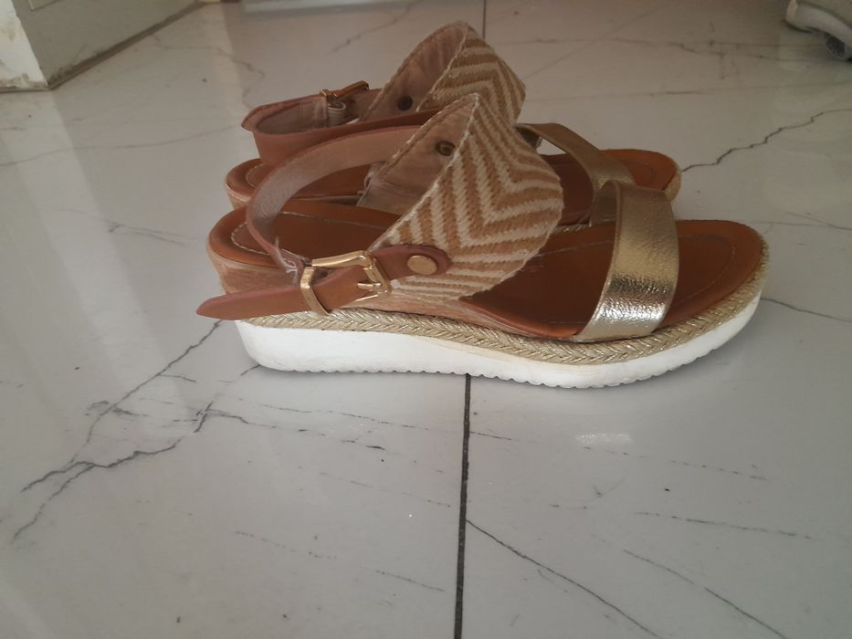 Sandaly  zlote r.36