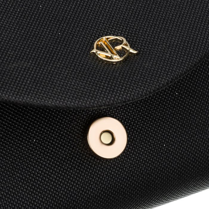 brokatowa kopertówka damska wykonana z tkaniny syntetycznej w czarnym