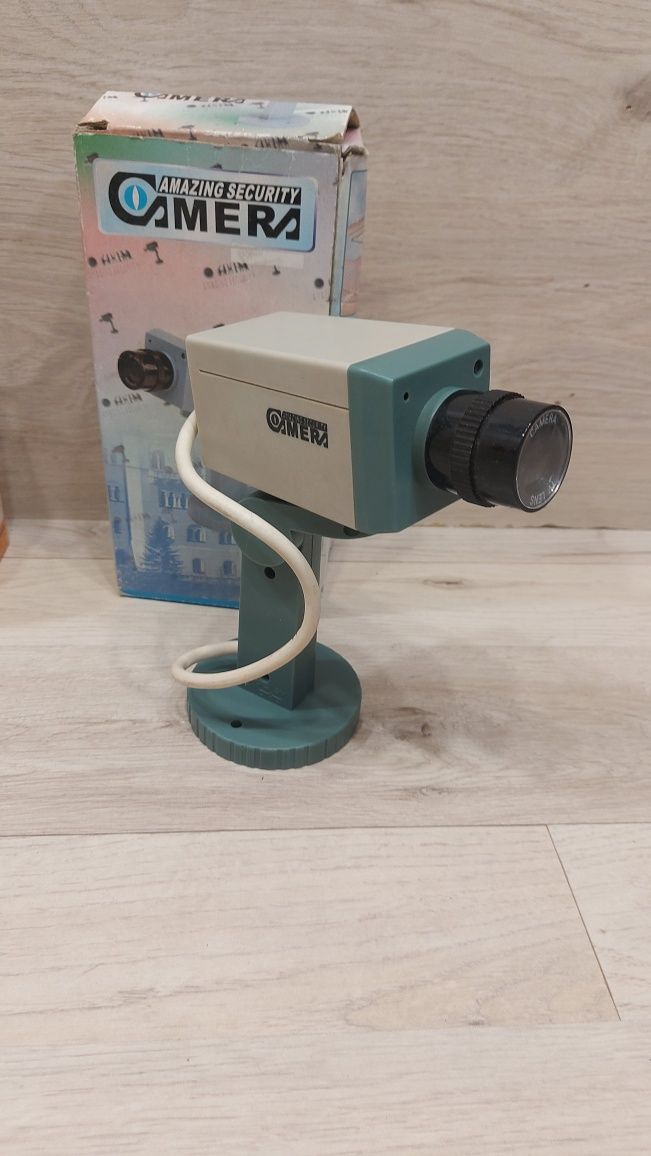 Kamera do monitoringu atrapa na baterię