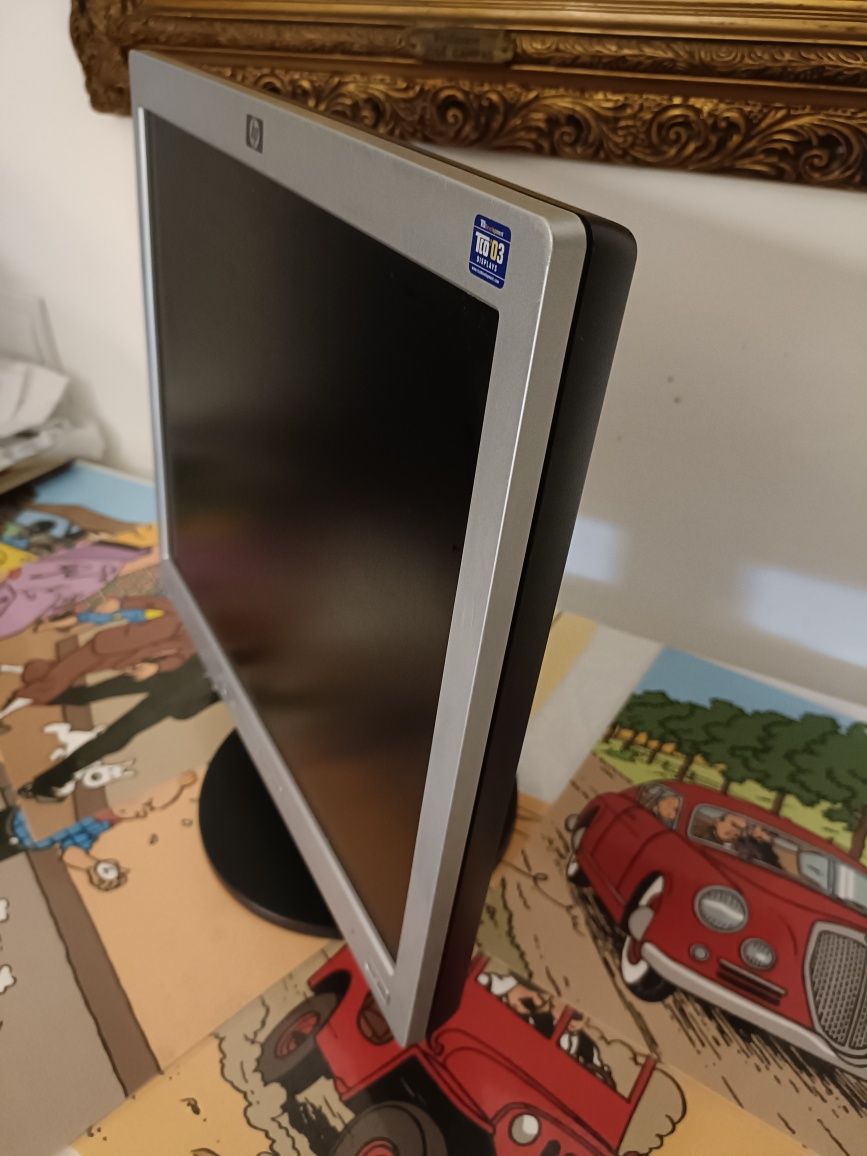 Monitor HP L1706 – formato quadrado