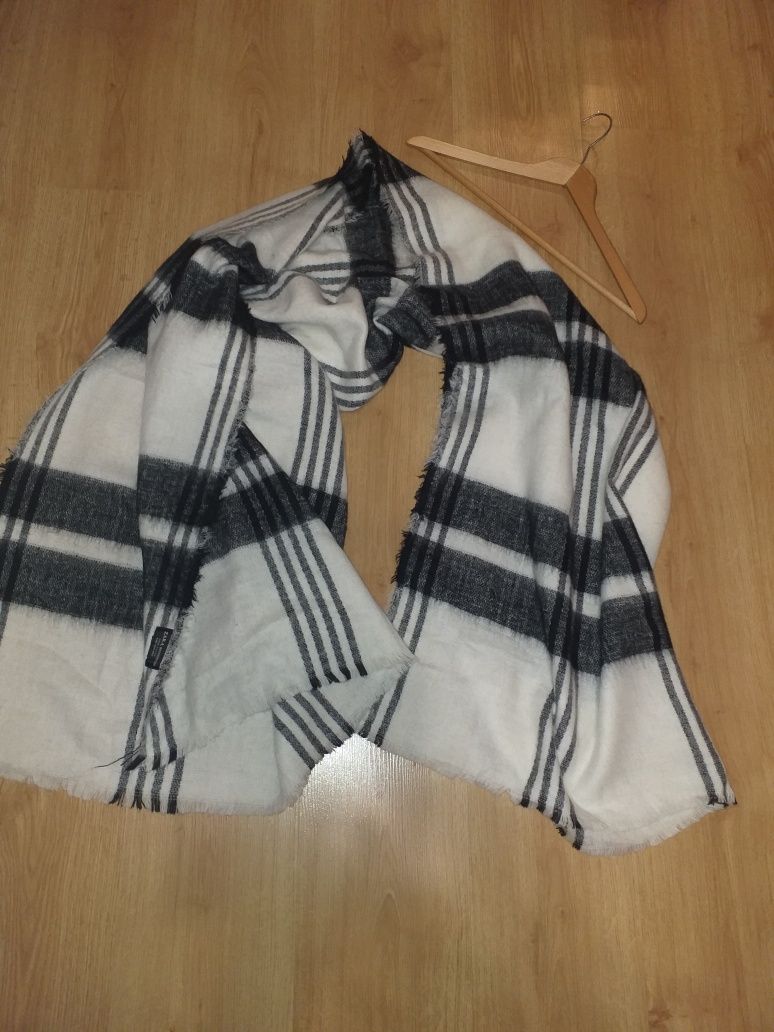 Szał Zara duży chusta w kratę biało czarny