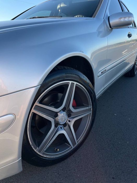 Mercedes c 180.
