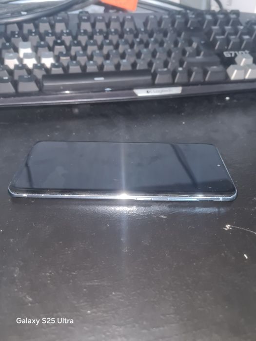 Vendo ecra com carcaça de Samsung S20 partido