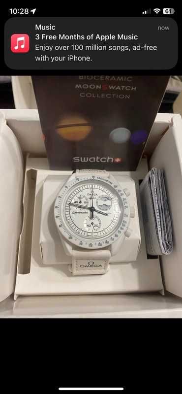 Omega Swatch Snoopy SO33W700 Retro Futuryzm z Fazą