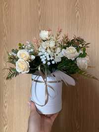 Ręcznie robione flowerboxy ze sztucznych kwiatów