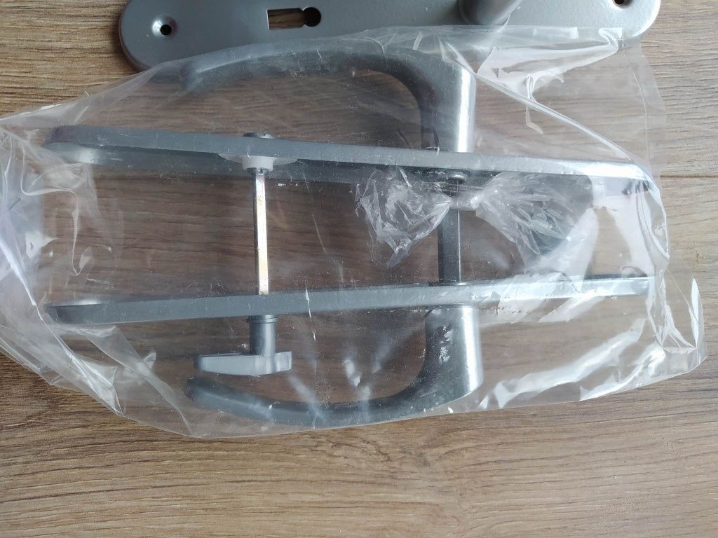 Klamki  komplet 9 szt