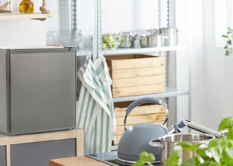 Mini lodówka z zamrażalnikiem srebrna, biała ,czarna F-438