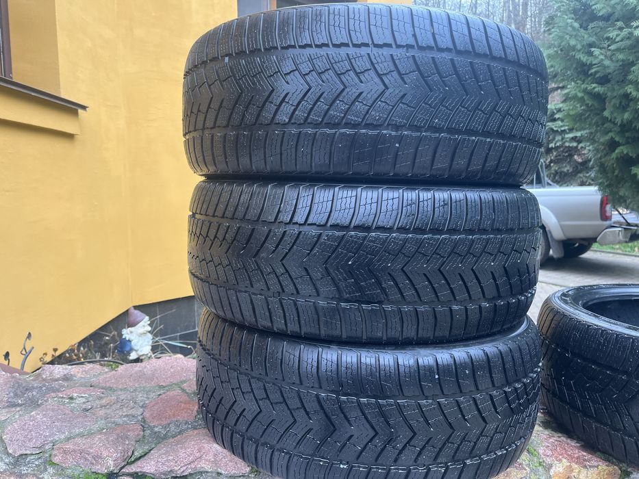 Зимові шини linglong R21 255/40