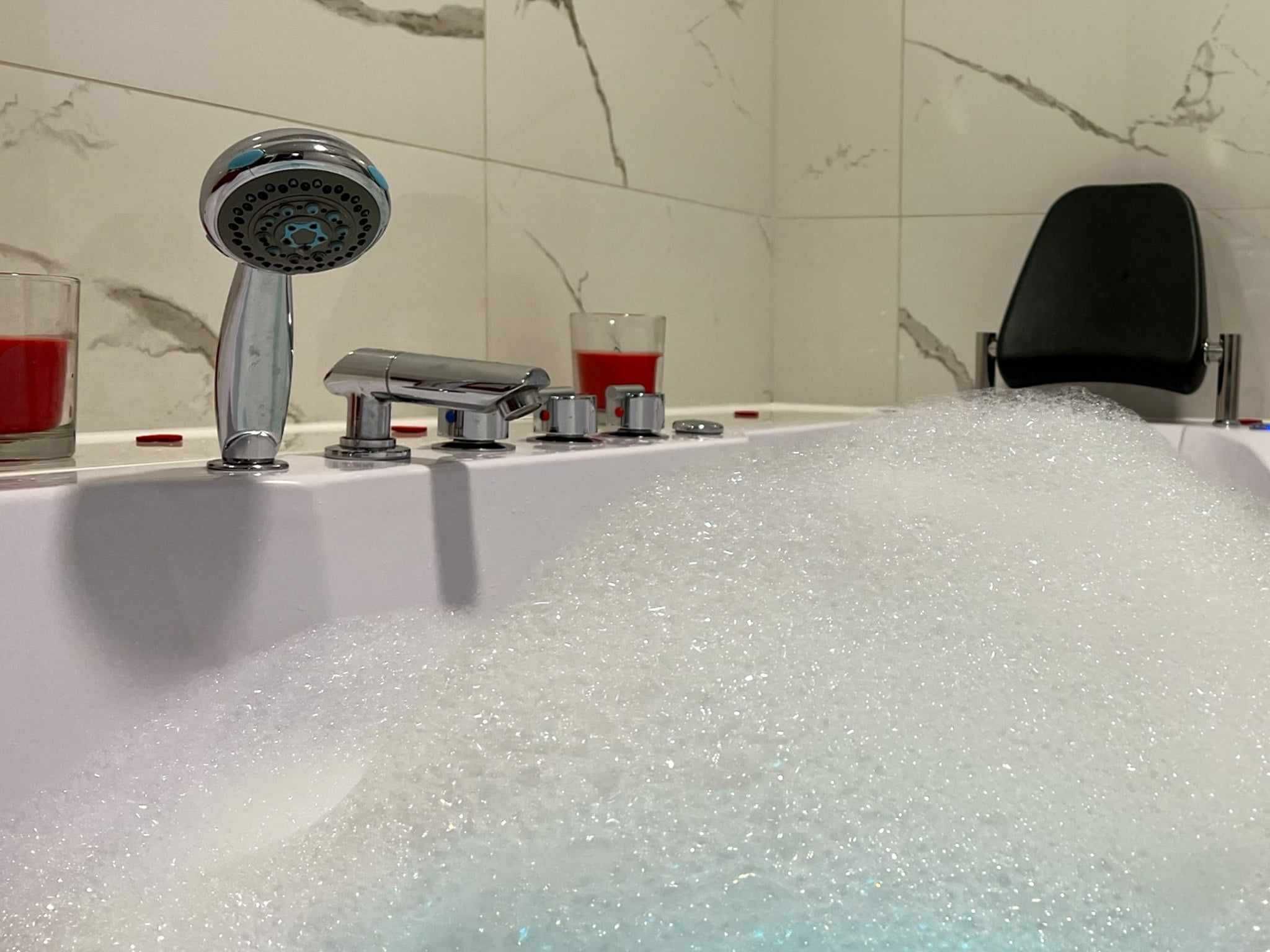 Apartament z Jacuzzi Romantyczny Wieczór dla Par Płock / Soczewka