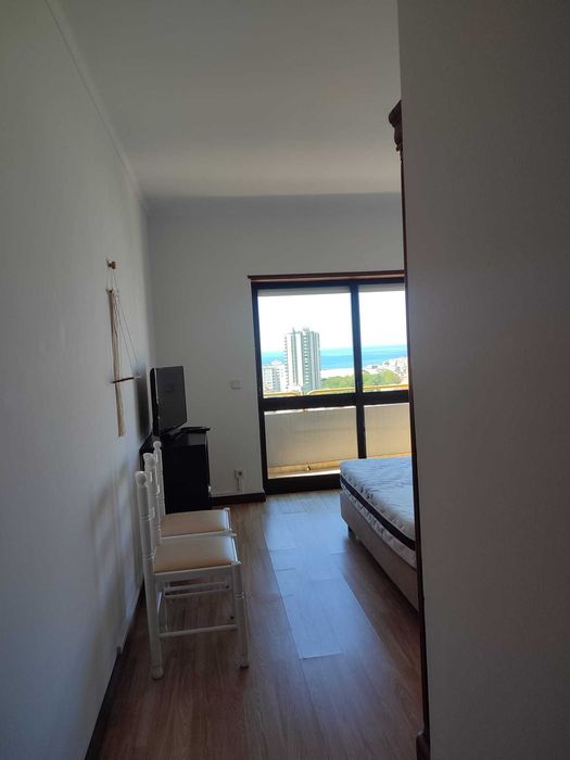 Arrenda-se quartos individuais em Buarcos. Excelentes vistas.