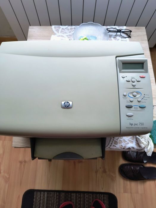 Stara drukarkę, drukuje w kolorze, kopiuje i skanuje HP laser Jet psc