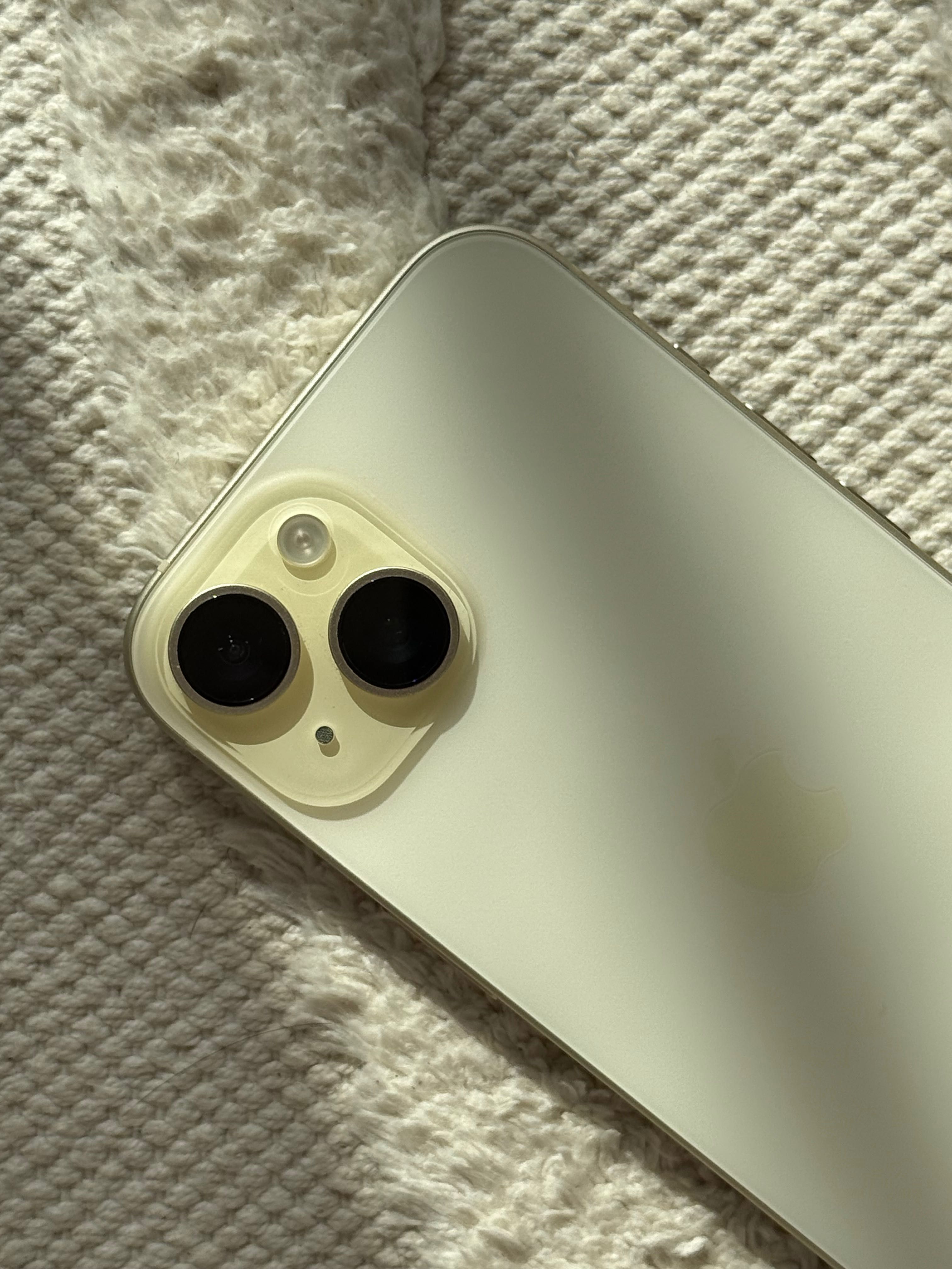 iPhone 15 żółty, 128 GB