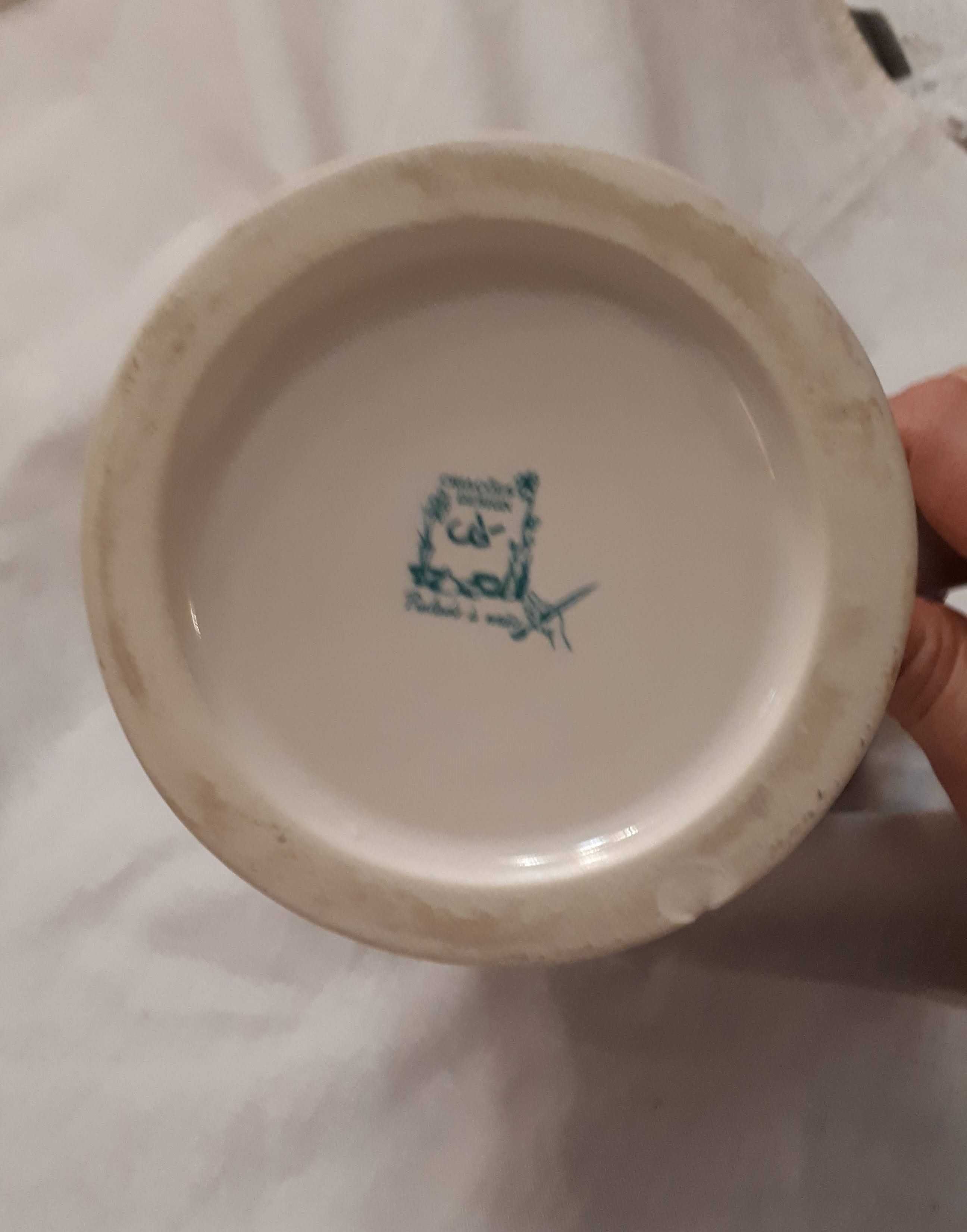 Caneca Grez - Louça pintada à mão e tampa em estanho