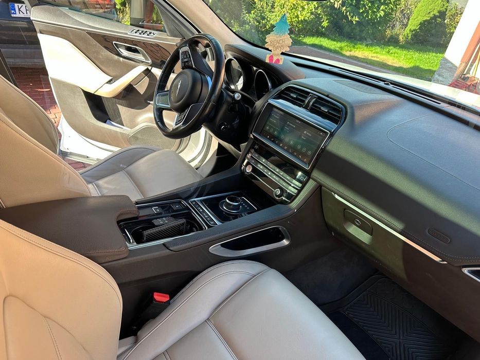 Jaguar F-Pace 30T 300km PRESTIGE