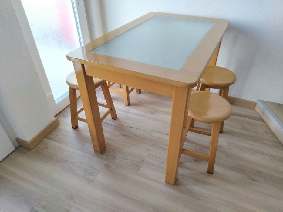 Mesa de Cozinha + 8 bancos