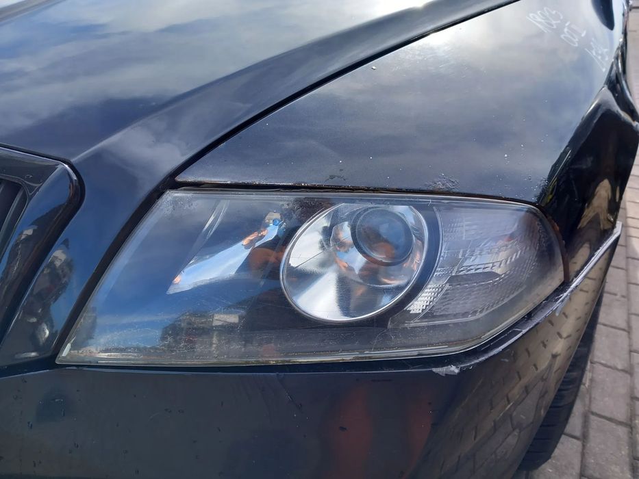 SKODA OCTAVIA II LAMPA REFLEKTOR LEWA PRZEDNIA LEWY PRZÓD CZARNY ŚRODEK