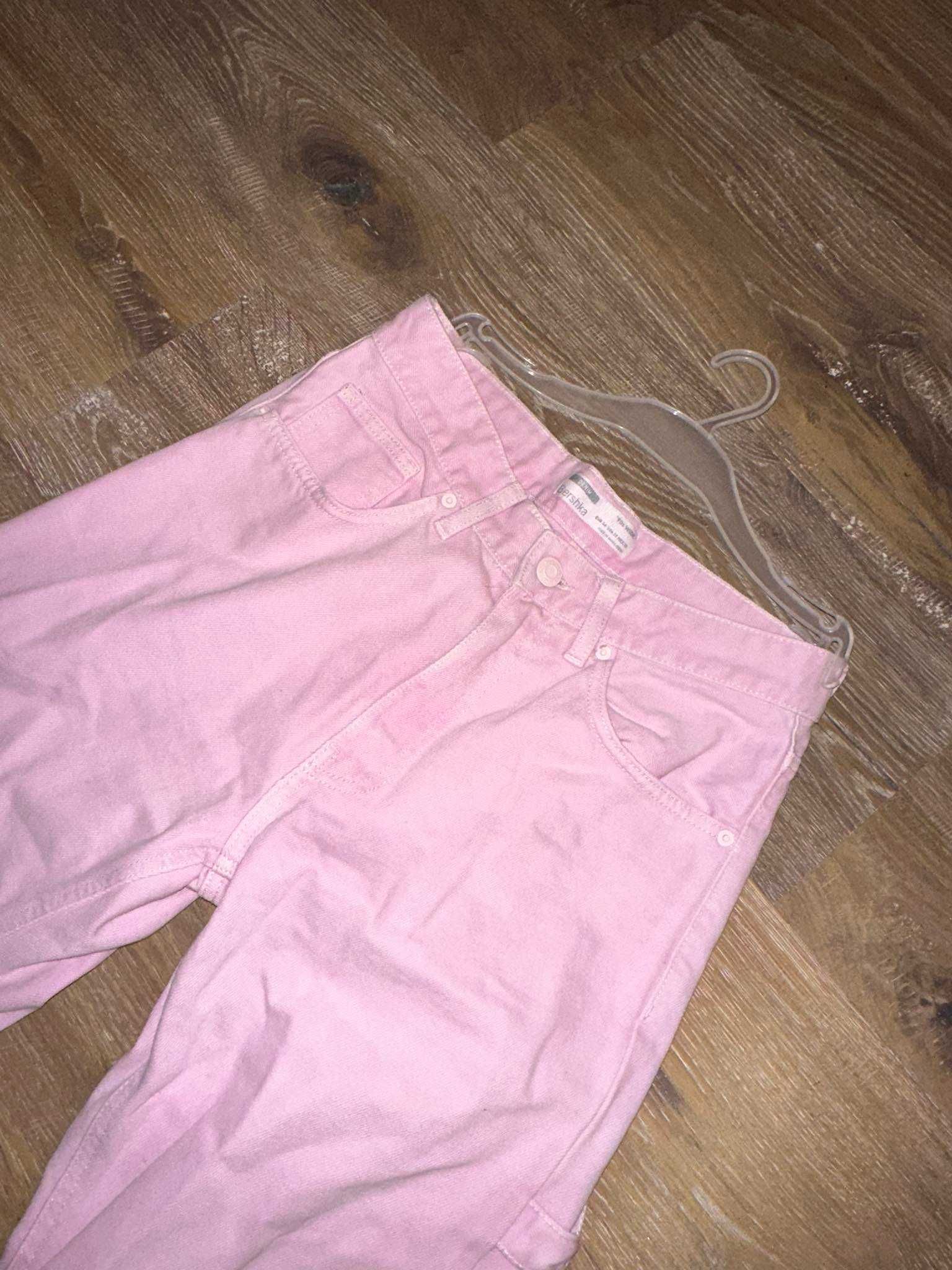 Jeansy różowe z szerokimi nogawkami Bershka XS