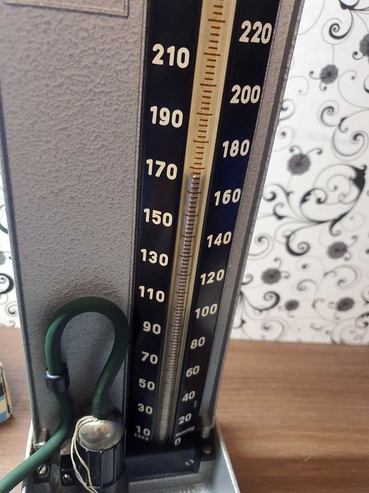 Esfigmomanómetro (Medidor de pressão arterial) de coluna de mercúrio