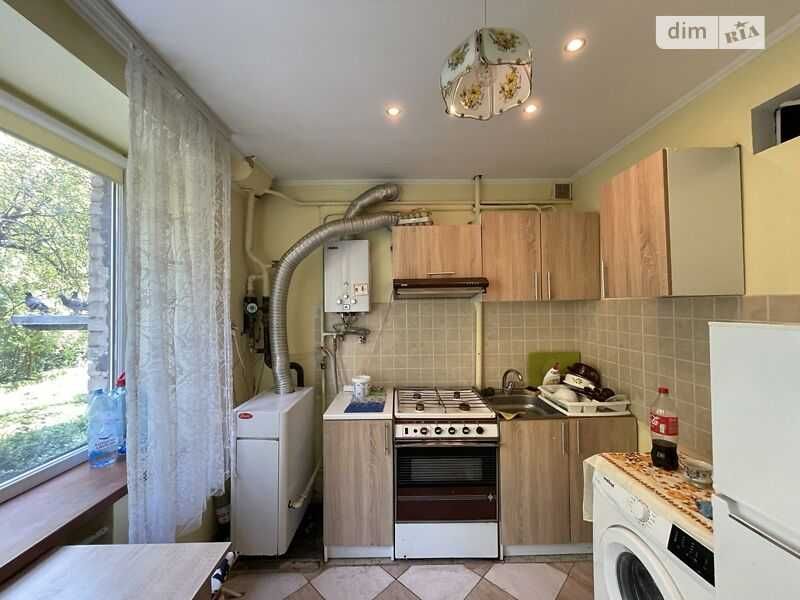 Продаж 2-кімнатної квартири з ремонтом, вулиця Вітовського / Зарицьких