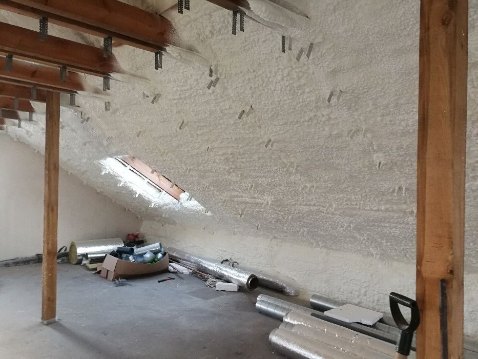 Ocieplenie poddasza PIANA PUR, natrysk, izolacja pianą ocieplenie domu