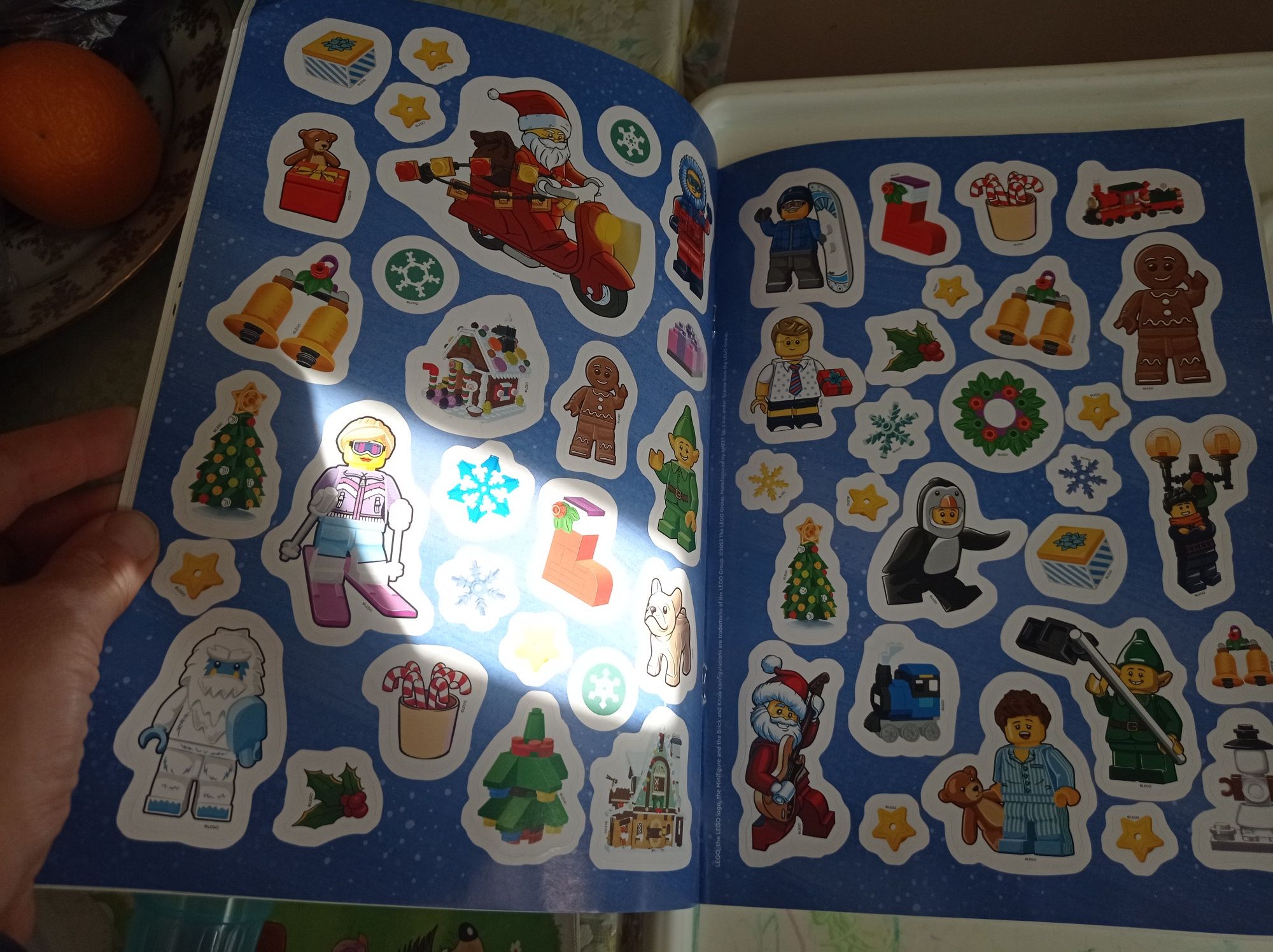 Kolorowanka z naklejkami Lego