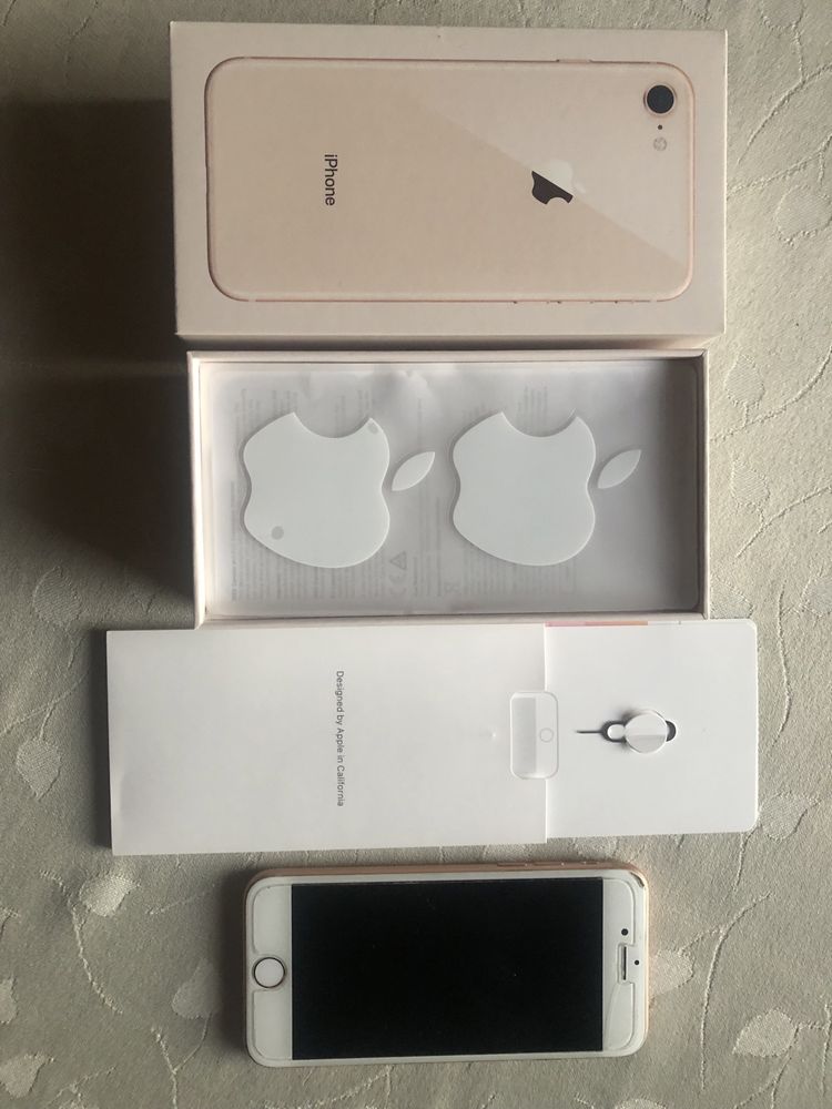 IPhone 8, 2 GB/ 64 GB  bialy, złoty, zadbany