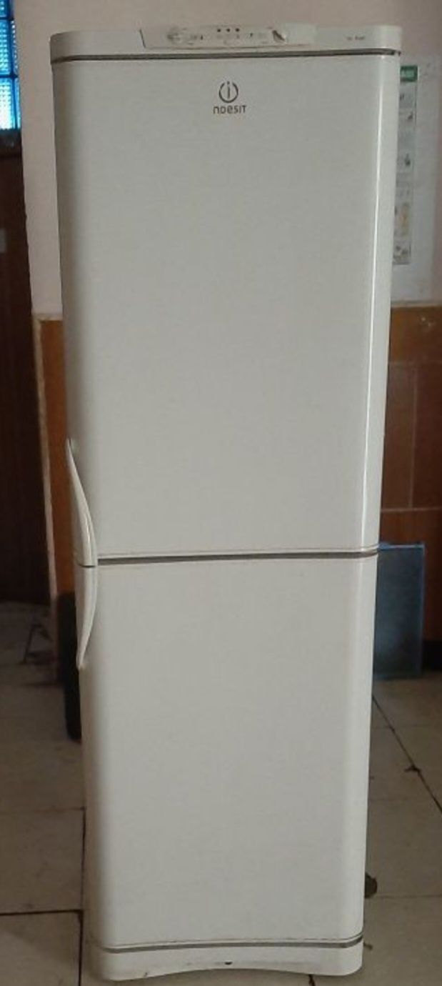 Холодильник  indesit 2м бу