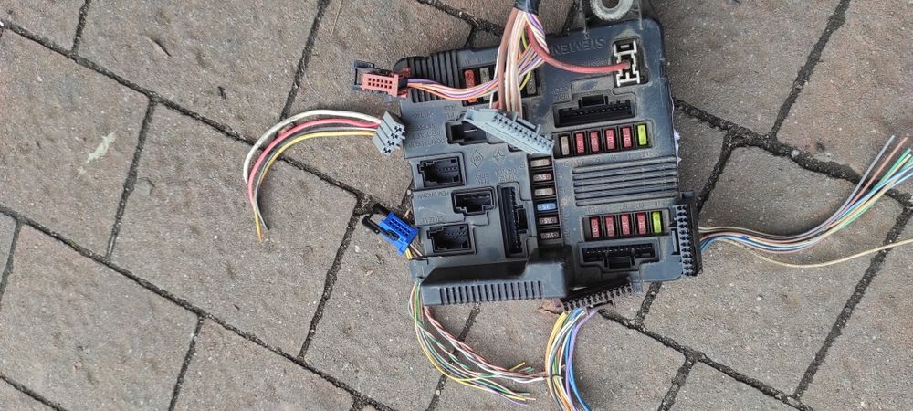 Skrzynka bezpieczników moduł UPC Scenic II