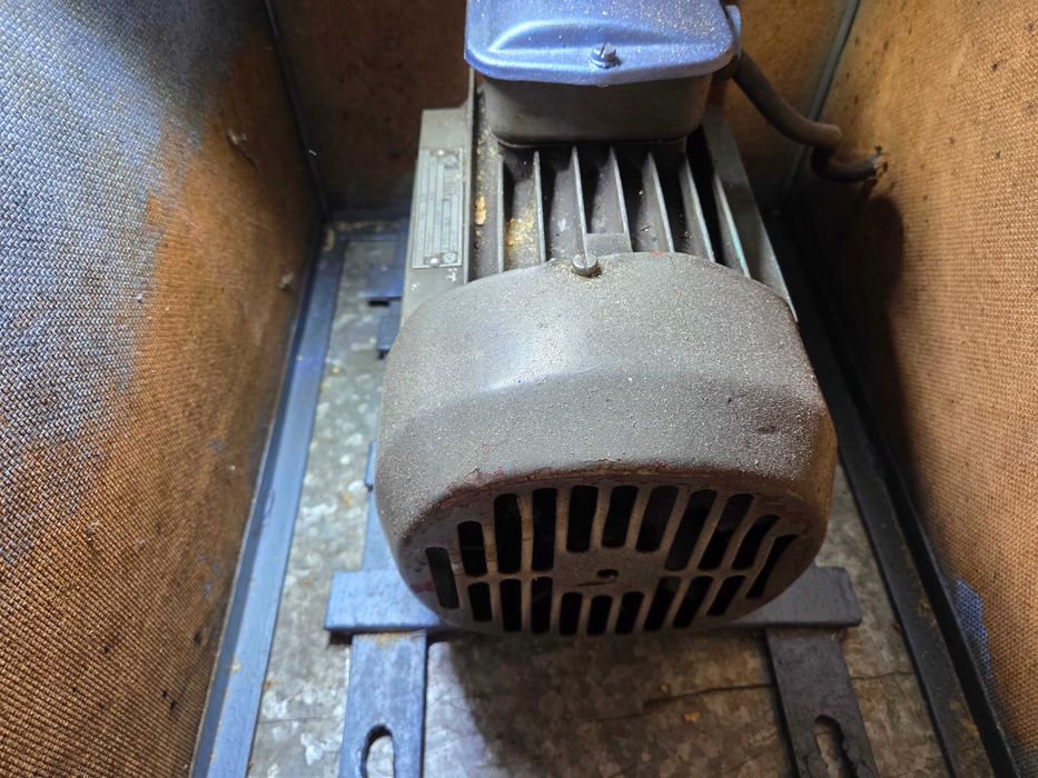 Heblarka z napędem elektrycznym