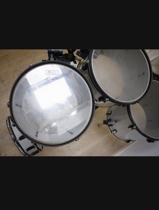 Bateria completa Roger's com conjunto de Pratos Zildjian Avedis