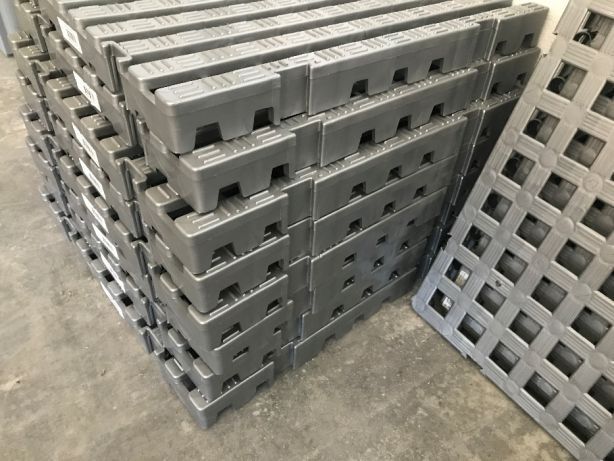 Estrado plástico p/ balneário 50x50x2,35 cn material resistente Novo