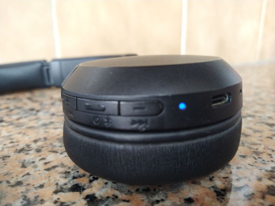 Auscultadores SONY Bluetooth (On Ear - Microfone - Preto) casa quarto.