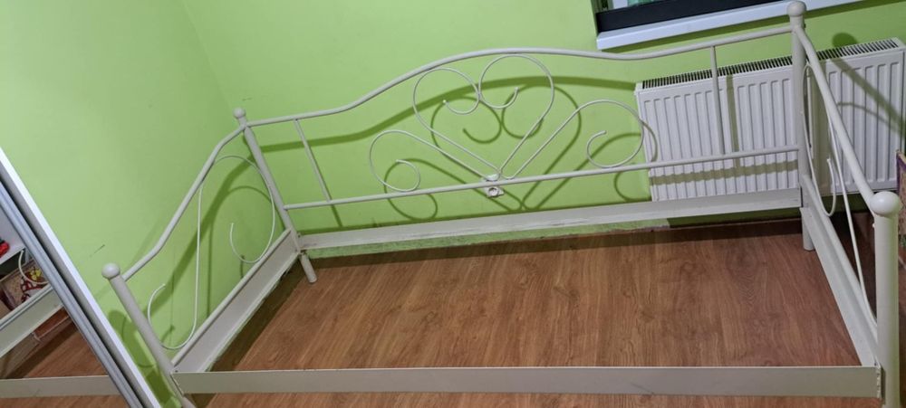 Sprzedam łóżko dziewczęce