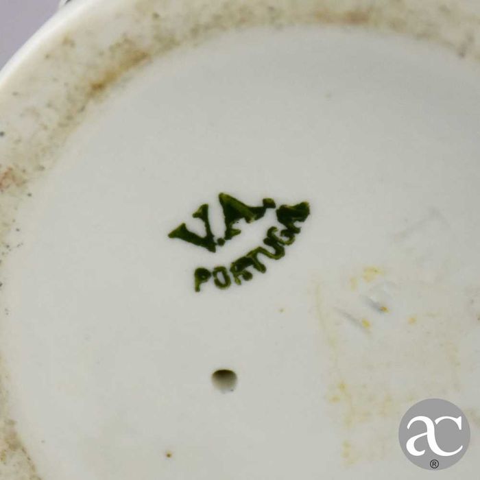 Escultura / Figura “Minuete Homem” Vista Alegre, pintado à mão