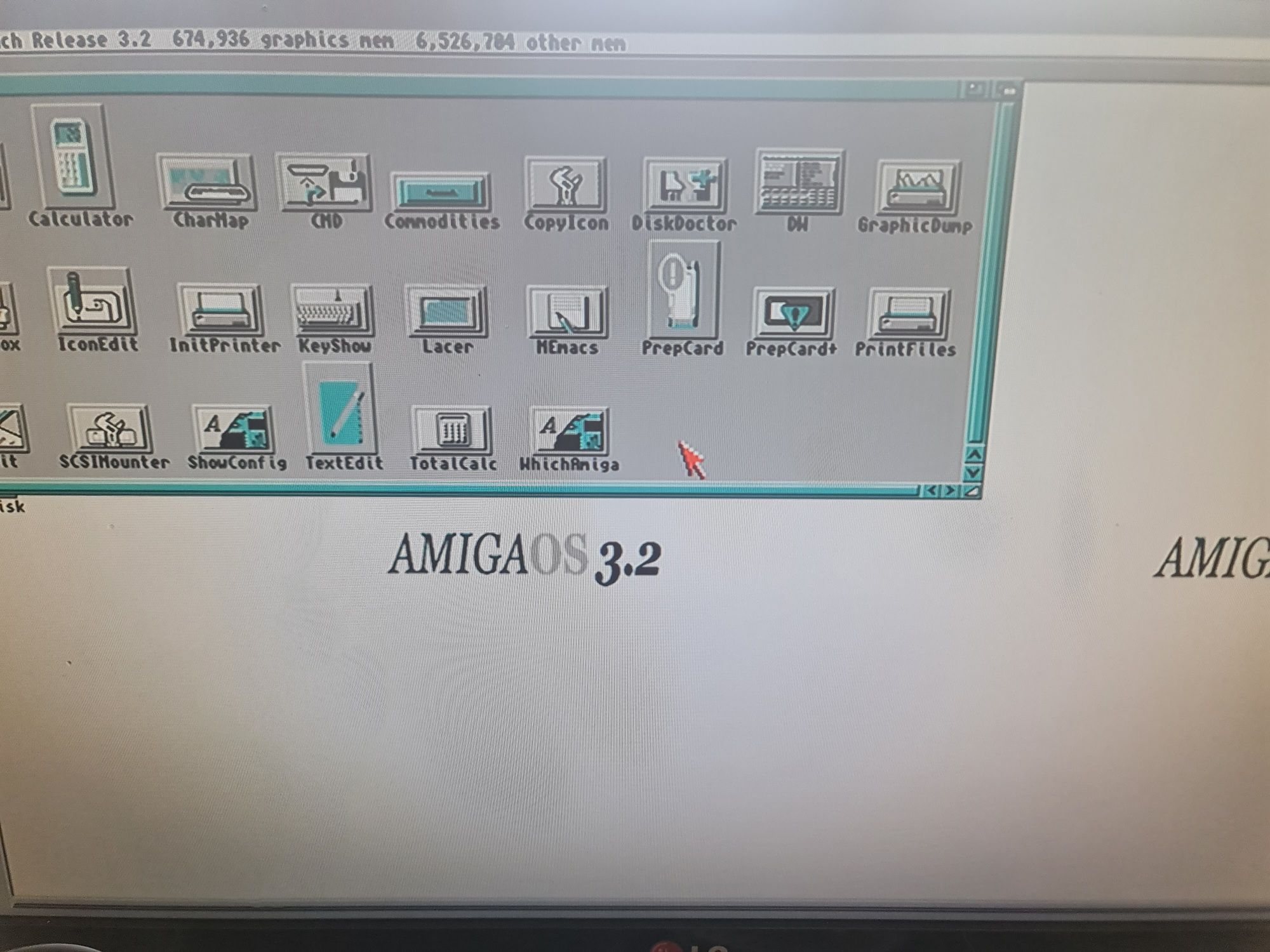 Amiga 600  com fonte e expansão.
