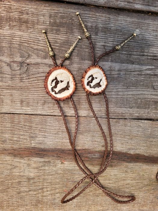 Sarna rogacz parostki koziołek Bolo krawatnik rękodzieło w róży jeleni